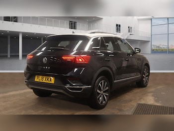 Used Volkswagen T-Roc 2018 for sale - 77806531: Photo
