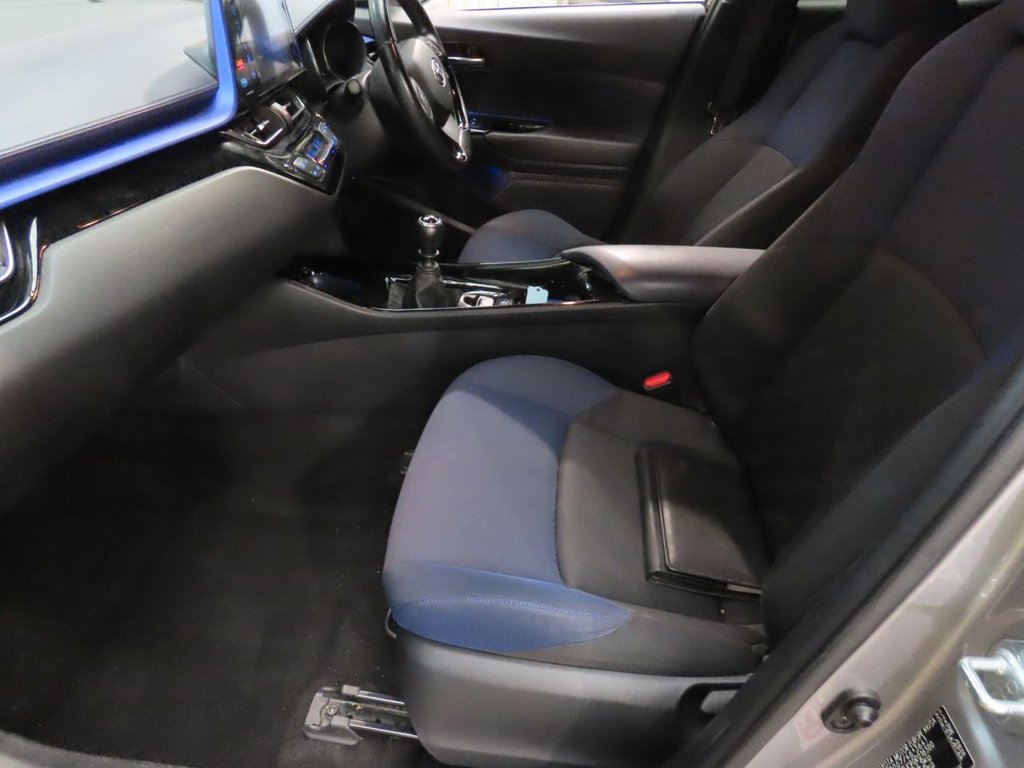 Used Toyota C-HR 2017 for sale - 76751360: Photo 4