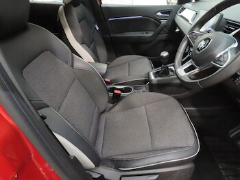 Used Renault Captur 2021 for sale - 76632347: Photo