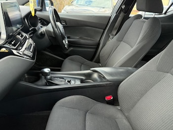 Used Toyota C-HR 2017 for sale - 78056279: Photo