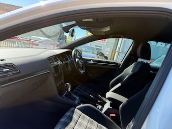 Used Volkswagen Golf 2016 for sale - 78372310: Photo