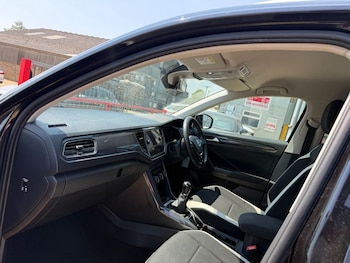 Used Volkswagen T-Roc 2018 for sale - 79155209: Photo