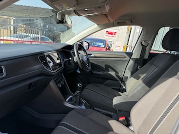 Used Volkswagen T-Roc 2018 for sale - 77655258: Photo