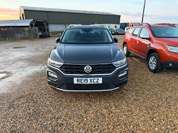Used Volkswagen T-Roc 2019 for sale - 76901136: Photo