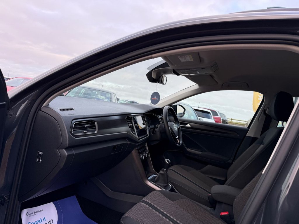 Used Volkswagen T-Roc 2019 for sale - 76901136: Photo 4