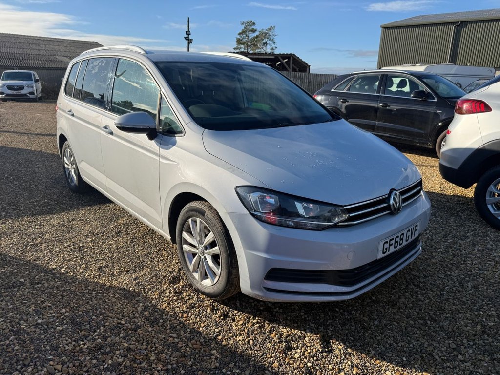 Used Volkswagen Touran 2018 for sale - 76642186: Photo 1