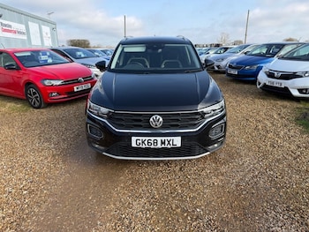 Used Volkswagen T-Roc 2018 for sale - 77654986: Photo
