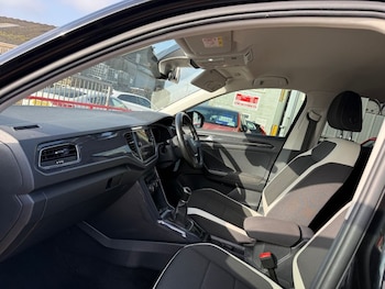 Used Volkswagen T-Roc 2018 for sale - 77654986: Photo