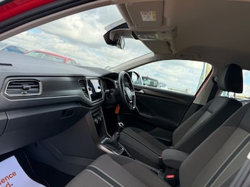 Used Volkswagen T-Roc 2018 for sale - 78003083: Photo