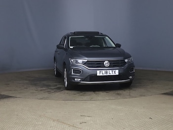 Used Volkswagen T-Roc 2018 for sale - 76552087: Photo