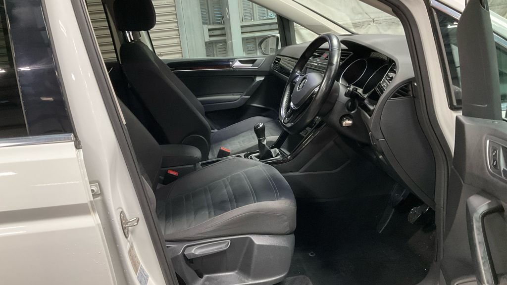 Used Volkswagen Touran 2017 for sale - 77328460: Photo 4