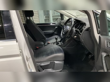 Used Volkswagen Touran 2017 for sale - 77328460: Photo