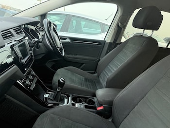 Used Volkswagen Touran 2017 for sale - 77748446: Photo