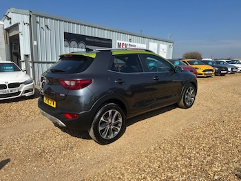 Used Kia Stonic 2018 for sale - 76451910: Photo