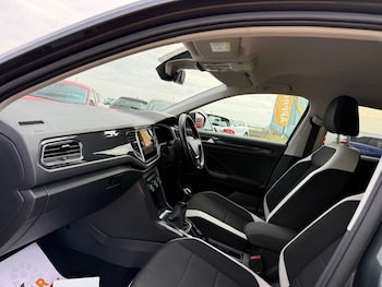 Used Volkswagen T-Roc 2018 for sale - 76451956: Photo