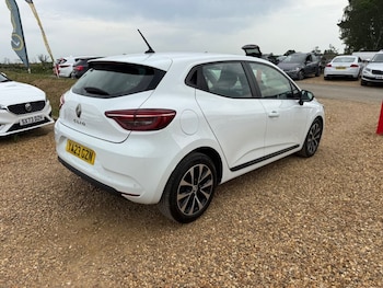Used Renault Clio 2023 for sale - 78738585: Photo