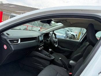 Used Renault Clio 2023 for sale - 78738585: Photo