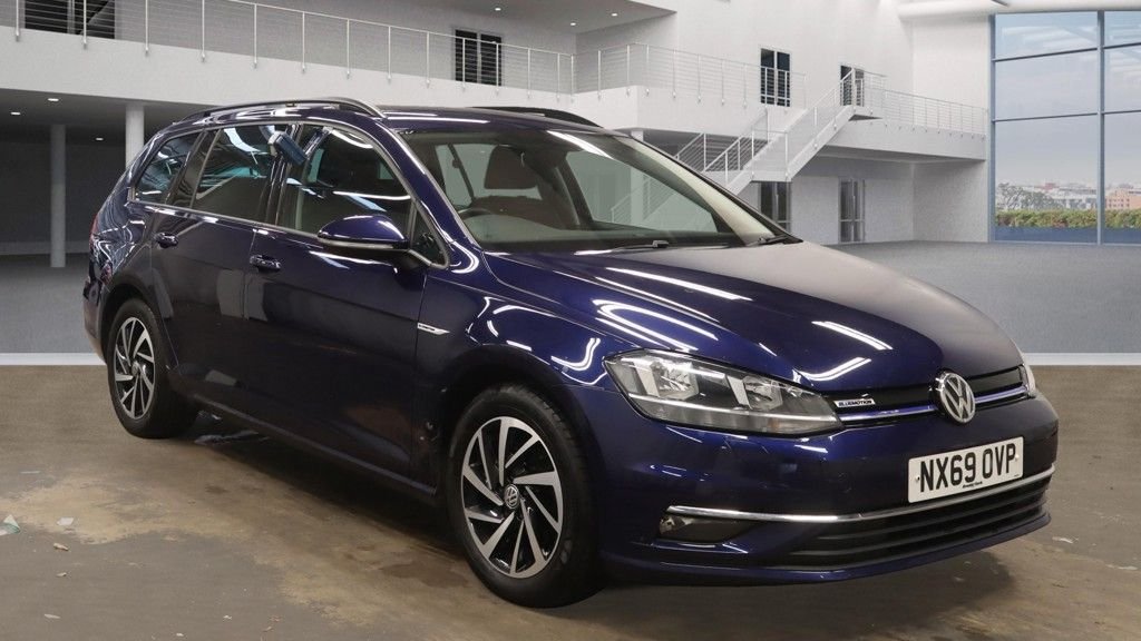 Used Volkswagen Golf 2019 for sale - 76642471: Photo 2