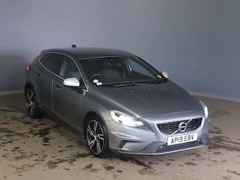 Used Volvo V40 2019 for sale - 77905424: Photo