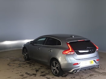 Used Volvo V40 2019 for sale - 77905424: Photo