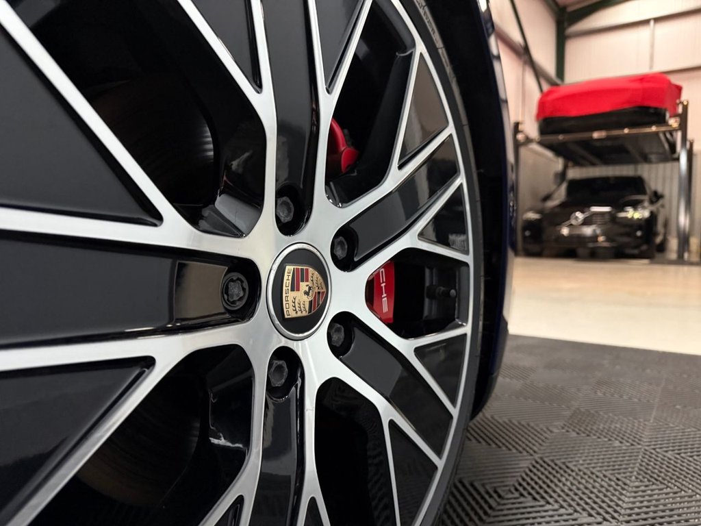 Used Porsche Taycan 2021 for sale - 76582289: Photo 5