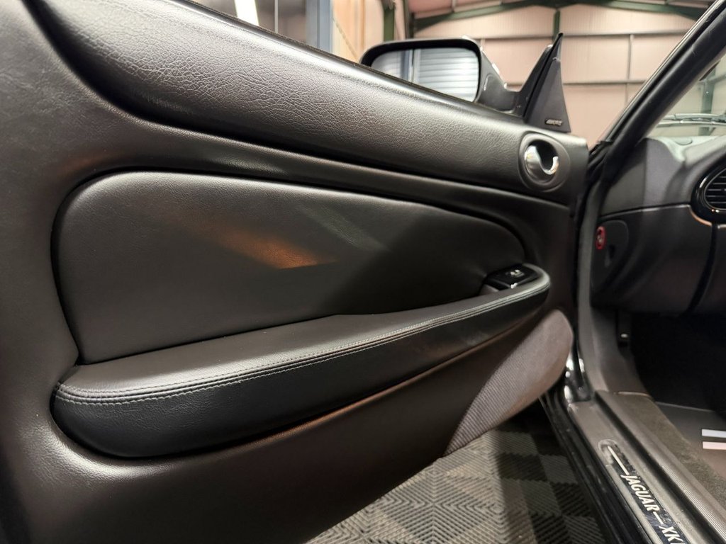 Used Jaguar XKR 2002 for sale - 77301832: Photo 33