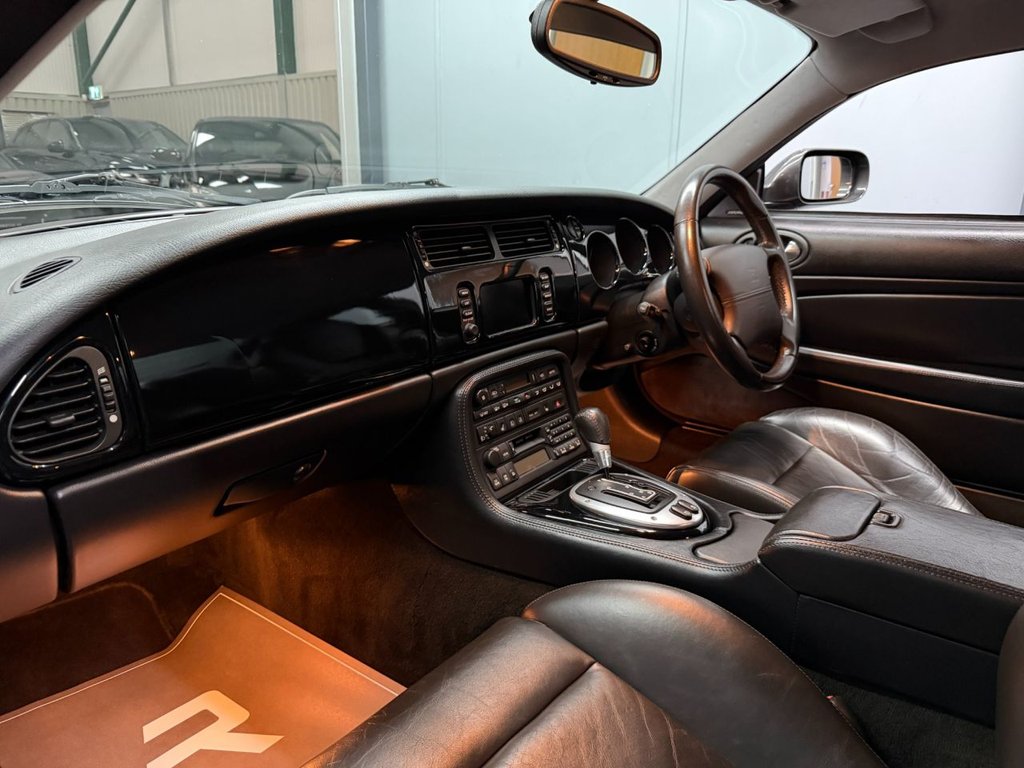 Used Jaguar XKR 2002 for sale - 77301832: Photo 7