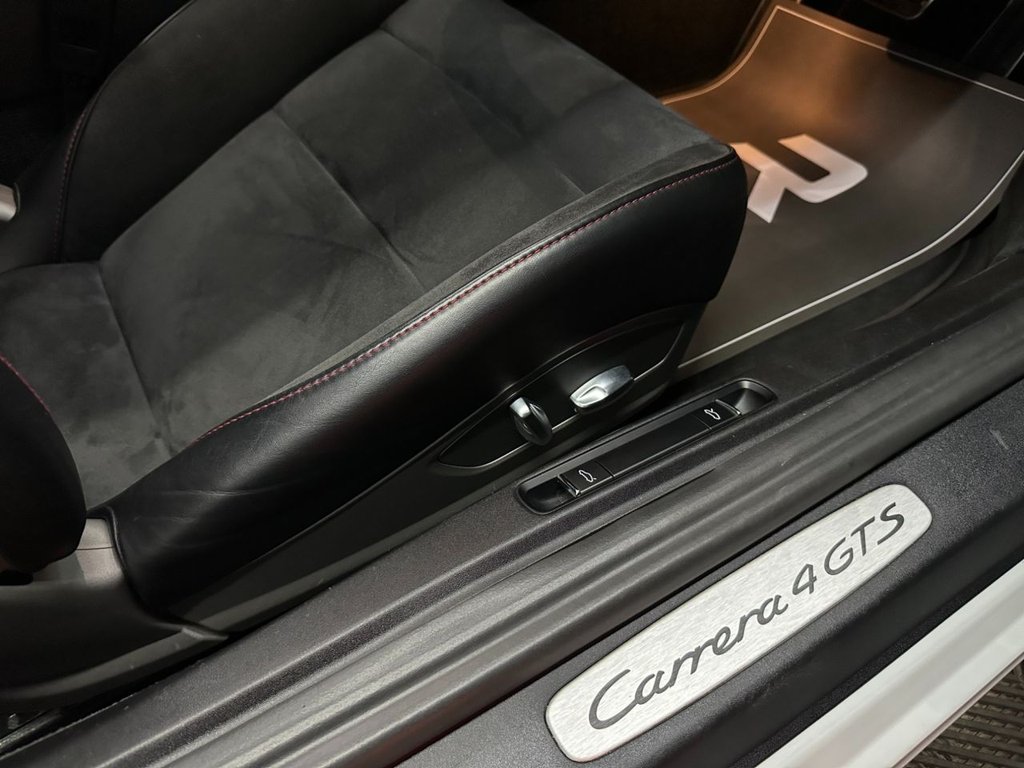 Used Porsche 911 2018 for sale - 76406161: Photo 25