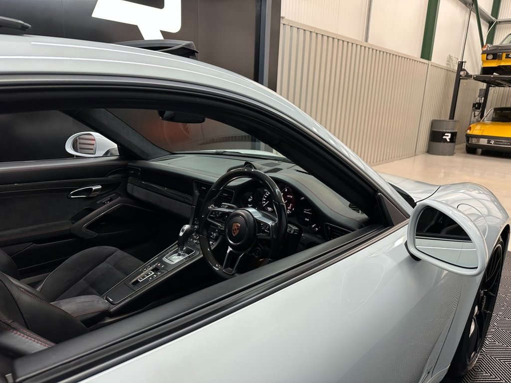 Used Porsche 911 2018 for sale - 76406161: Photo 44