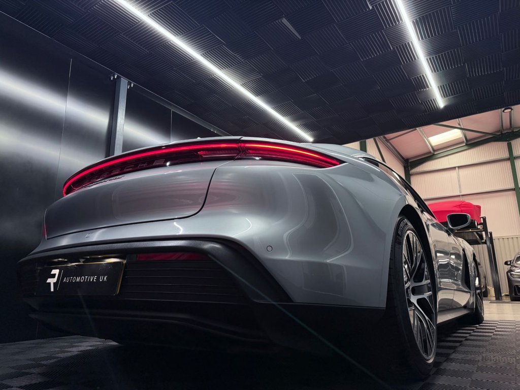 Used Porsche Taycan 2020 for sale - 77850190: Photo 14