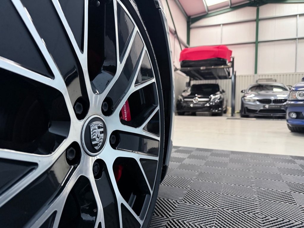 Used Porsche Taycan 2020 for sale - 77850190: Photo 25