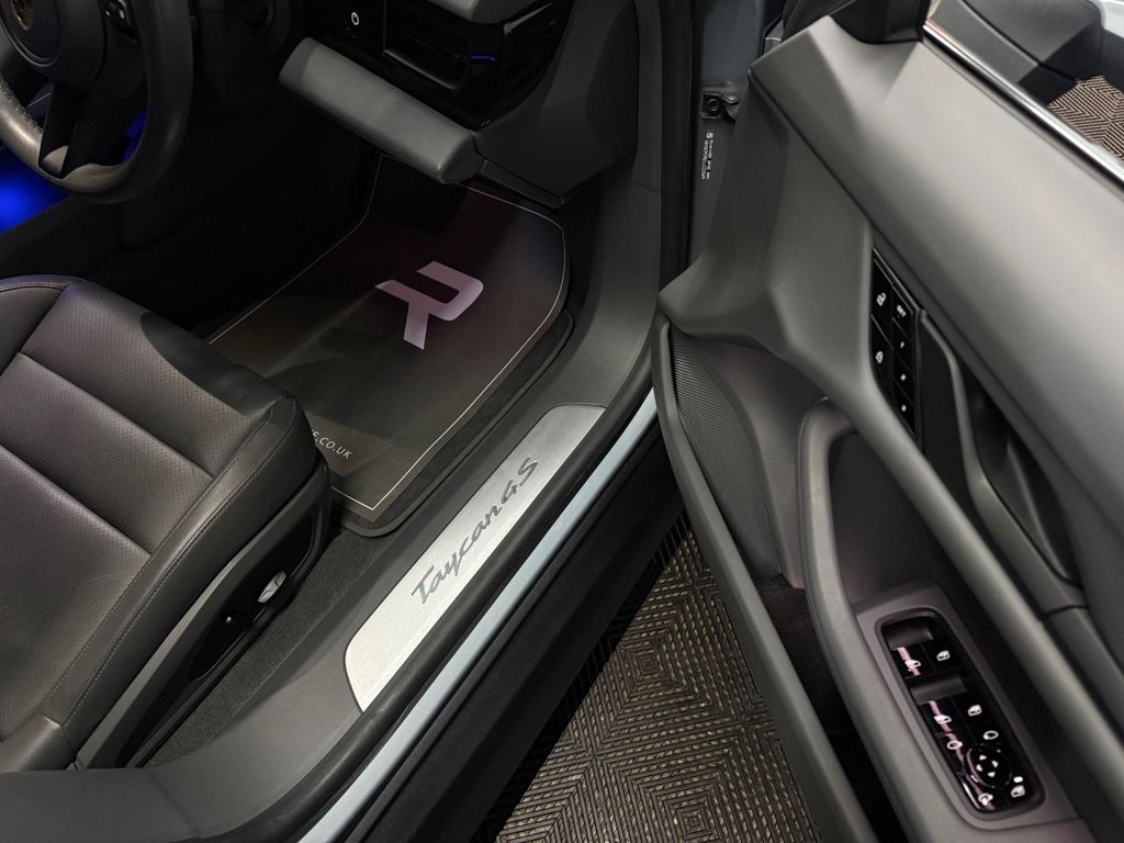 Used Porsche Taycan 2020 for sale - 77850190: Photo 31