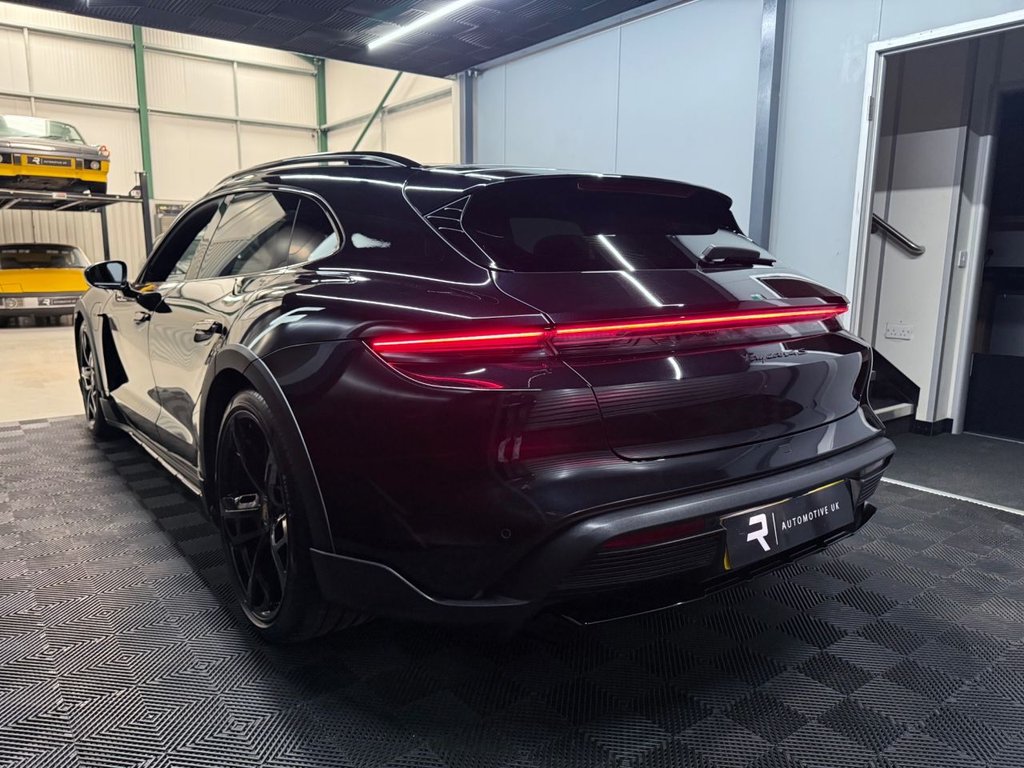 Used Porsche Taycan 2021 for sale - 76356312: Photo 10