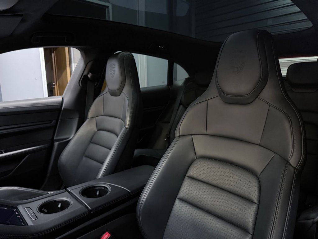 Used Porsche Taycan 2021 for sale - 76356312: Photo 6