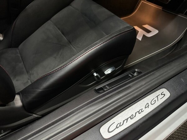 Used Porsche 911 2018 for sale - 75456734: Photo 25