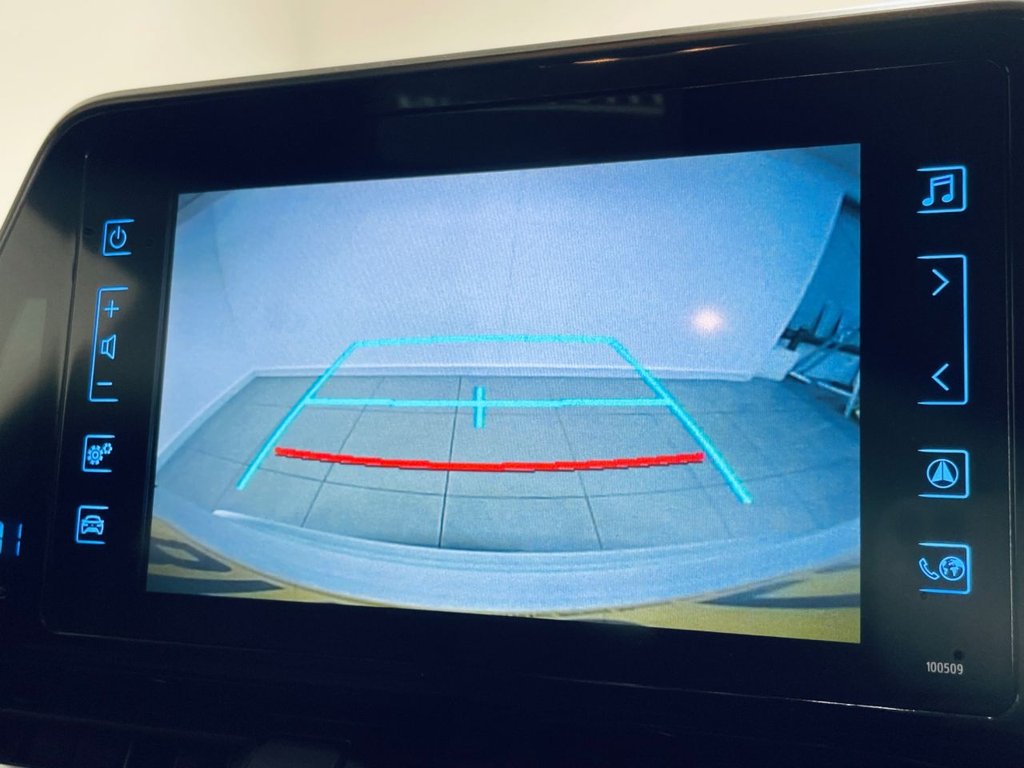 Used Toyota C-HR 2018 for sale - 77205377: Photo 2