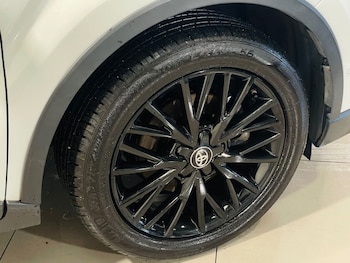 Used Toyota C-HR 2018 for sale - 77205377: Photo