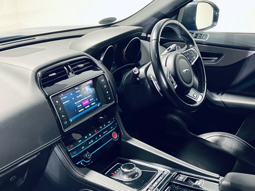 Used Jaguar F-Pace 2018 for sale - 77048681: Photo 4