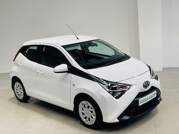 2021 (21) - 1.0 VVT-i X-Play TSS 5dr x-shift
