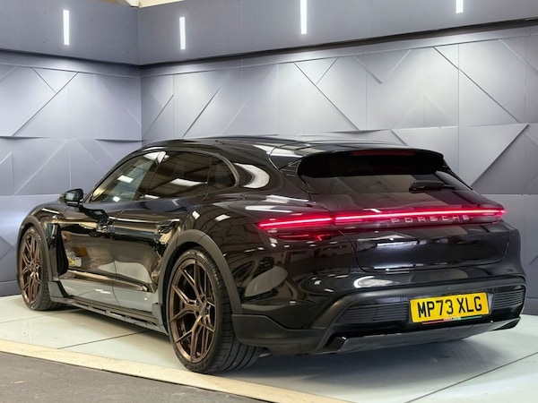 Used Porsche Taycan 2023 for sale - 76190776: Photo 4