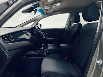 Used Kia Carens 2017 for sale - 78544052: Photo