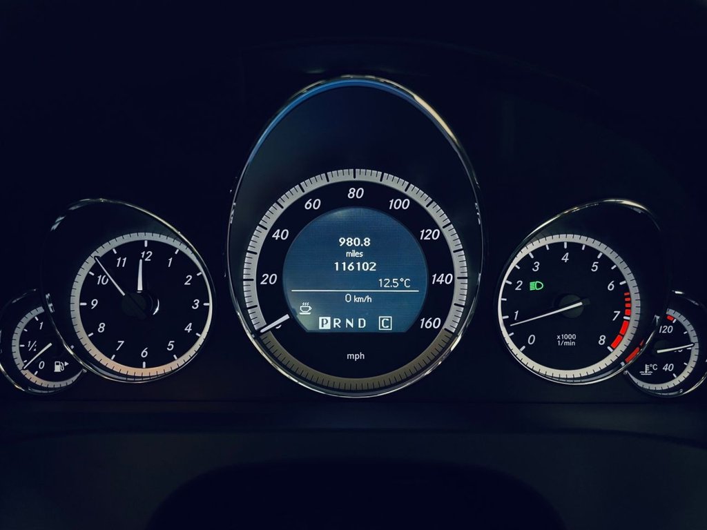 Used Mercedes-Benz E Class 2010 for sale - 76768624: Photo 11