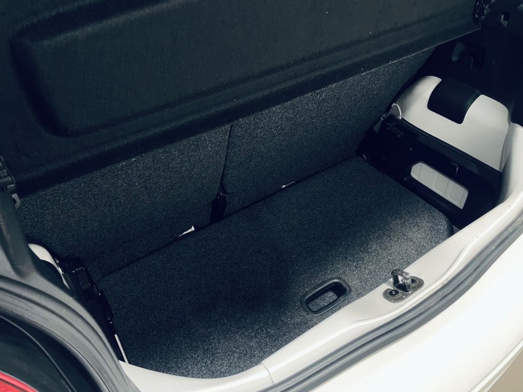 Used Volkswagen up! 2014 for sale - 77256109: Photo 16