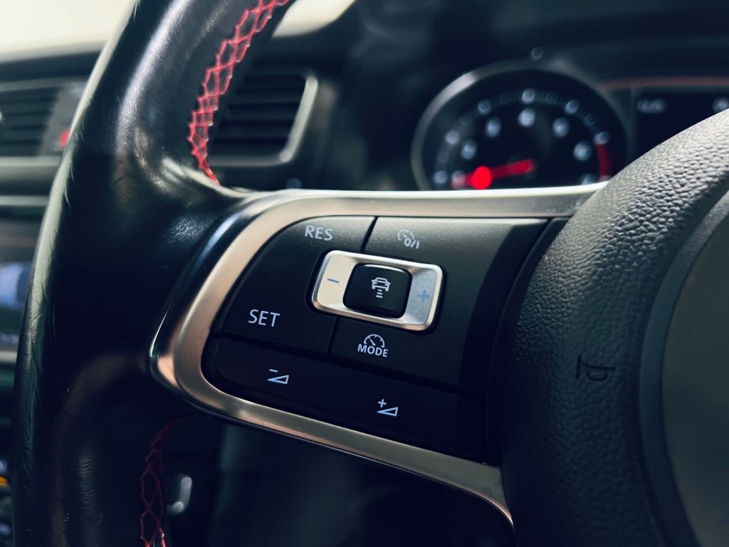 Used Volkswagen Golf 2014 for sale - 76389849: Photo 12