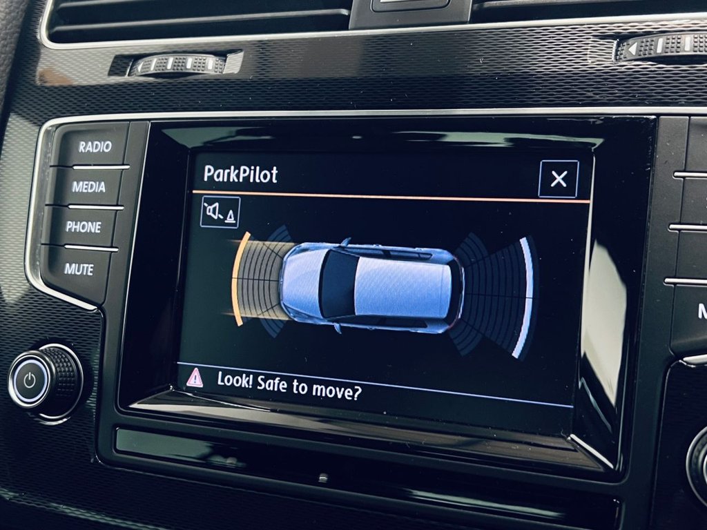 Used Volkswagen Golf 2014 for sale - 76389849: Photo 2