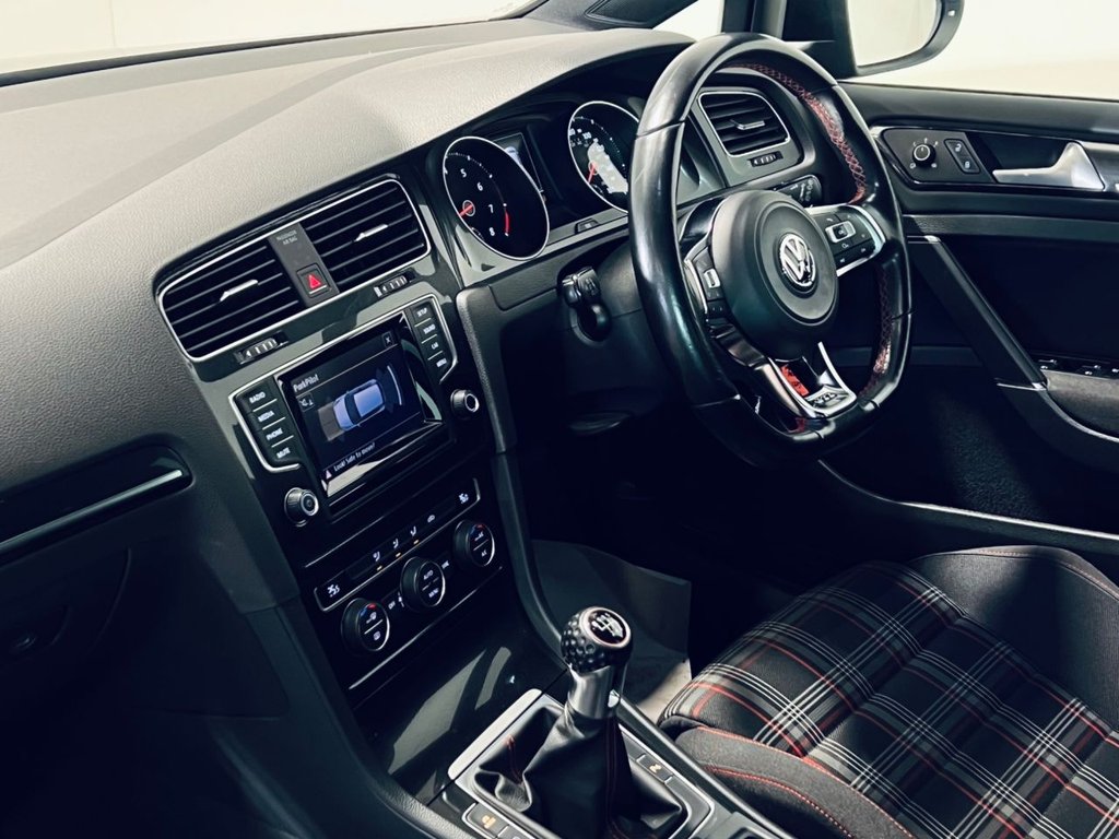 Used Volkswagen Golf 2014 for sale - 76389849: Photo 4