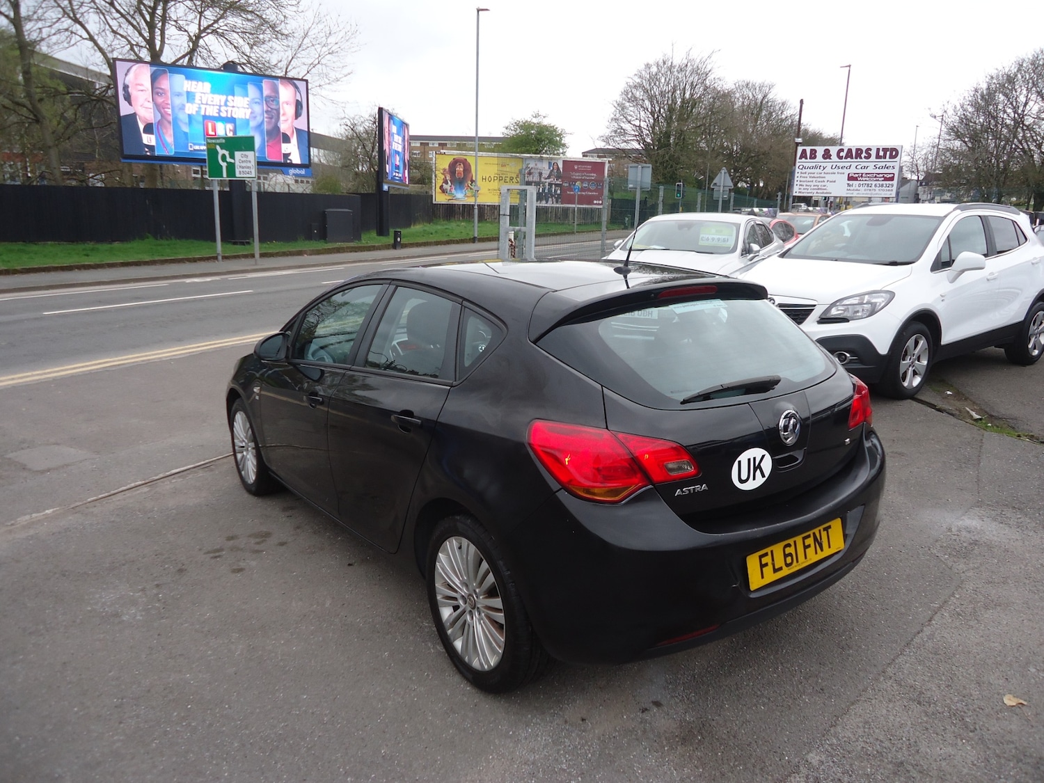 Used Vauxhall Astra 2011 for sale - 77997305: Photo 3