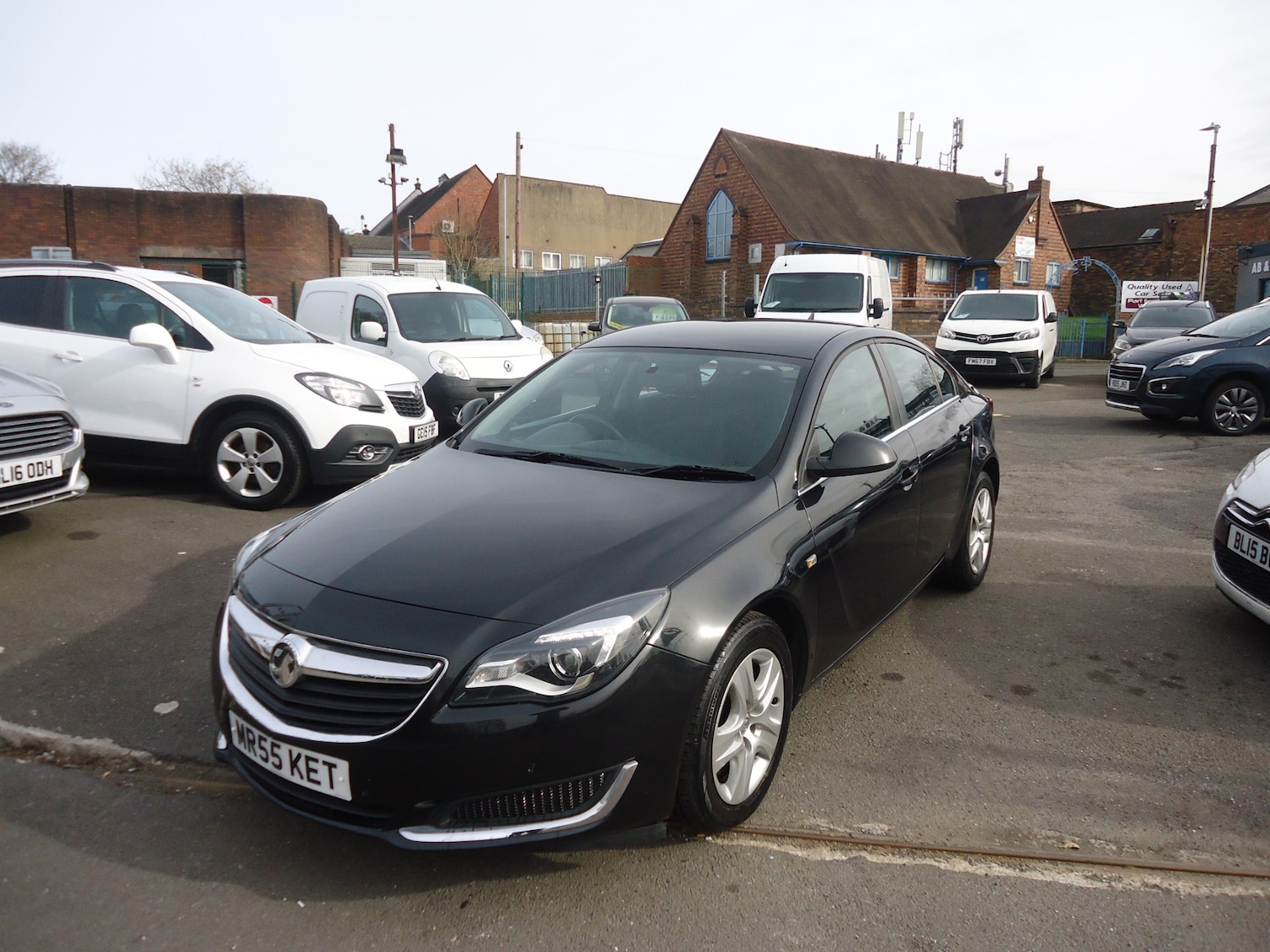 Used Vauxhall Insignia 2016 for sale - 77983681: Photo 2