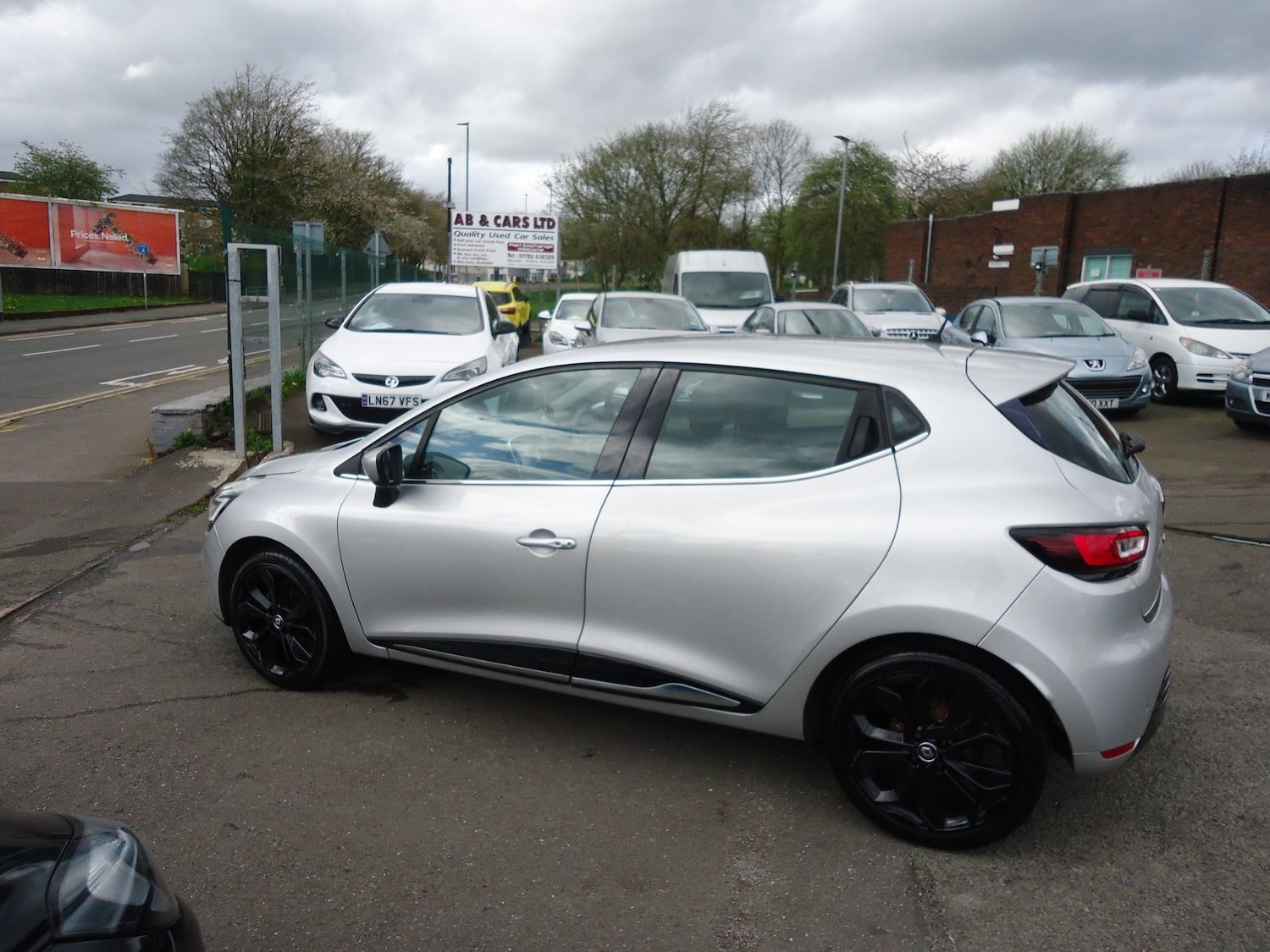 Used Renault Clio 2016 for sale - 76300834: Photo 10