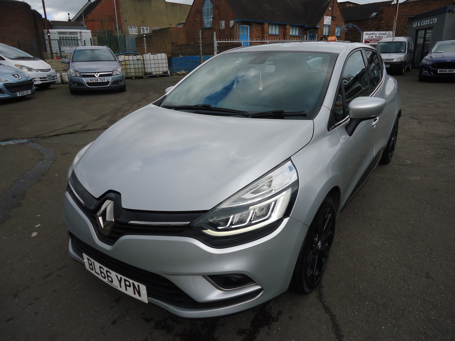 Used Renault Clio 2016 for sale - 76300834: Photo 16